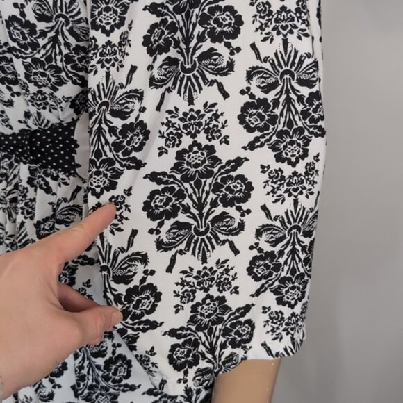 💠Laura Ashley Sleepwear Set Womens Size Large Black White Damask Robe Dress PJs - Picture 11 of 14